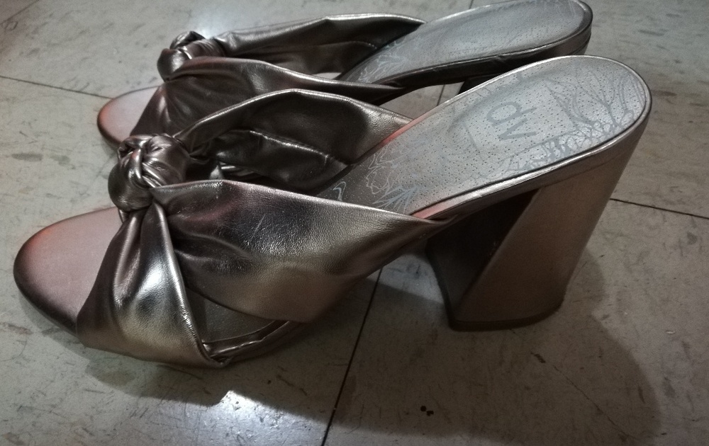 Gorgeous gold shoes